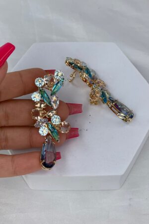 Ear cuff Zirconias tons claros com pêndulo de Gota- Semijoia Ouro.