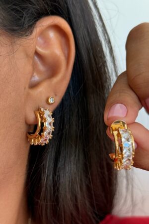 Argola Média Grossa Cravejada Com Zircônias - Semijoia Ouro 18K